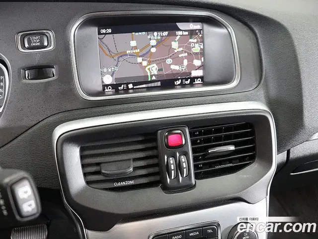 Volvo V40 2019 2.0 автомат (гидро), миниатюра 8