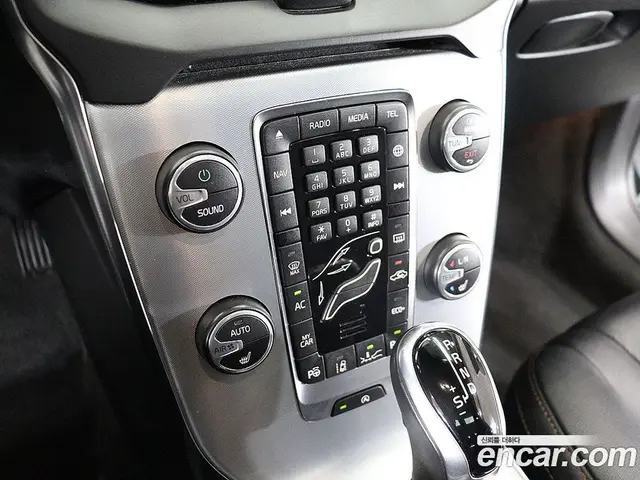 Volvo V40 2019 2.0 автомат (гидро), миниатюра 10