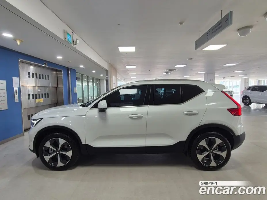 Volvo XC40 2025 2.0 автомат (гидро), фото 20 Volvo XC40 2025 2.0 автомат (гидро), фото 20