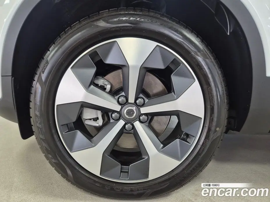 Volvo XC40 2025 2.0 автомат (гидро), фото 5 Volvo XC40 2025 2.0 автомат (гидро), фото 5