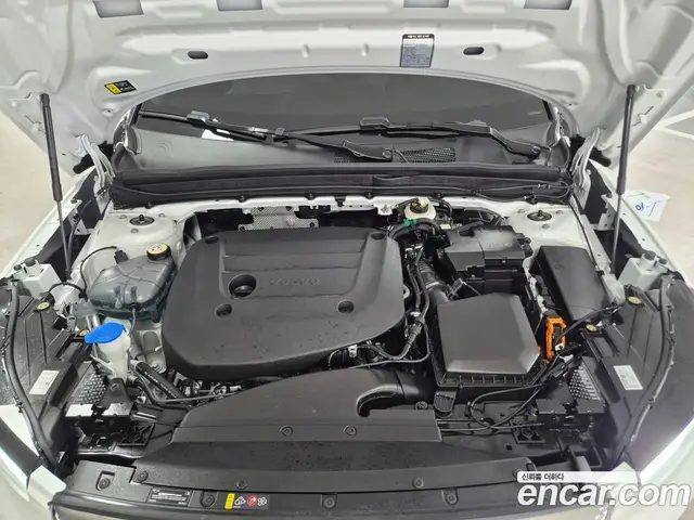 Volvo XC40 2025 2.0 автомат (гидро), миниатюра 6 Volvo XC40 2025 2.0 автомат (гидро), миниатюра 6