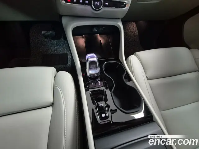 Volvo XC40 2025 2.0 автомат (гидро), миниатюра 9 Volvo XC40 2025 2.0 автомат (гидро), миниатюра 9