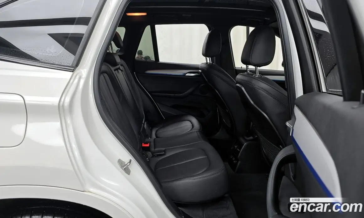 BMW X1 2016 2.0 автомат (гидро), фото 11