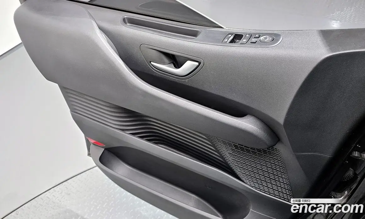 Hyundai Staria 2022 2.2 автомат (гидро), фото 14