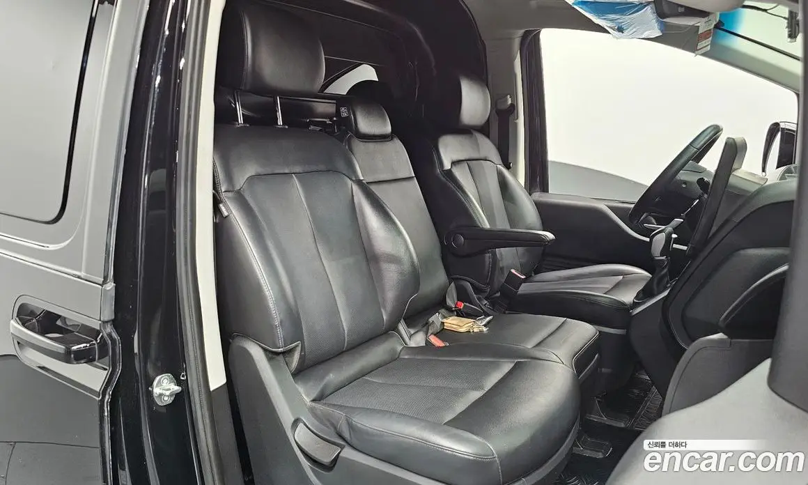 Hyundai Staria 2022 2.2 автомат (гидро), фото 16