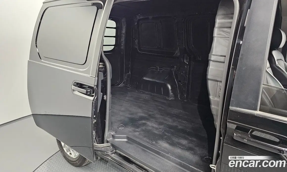 Hyundai Staria 2022 2.2 автомат (гидро), фото 18