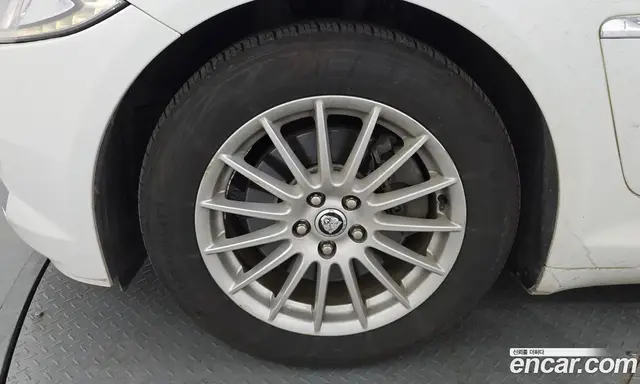 Jaguar XF 2013 2.2 автомат (гидро), миниатюра 5 Jaguar XF 2013 2.2 автомат (гидро), миниатюра 5