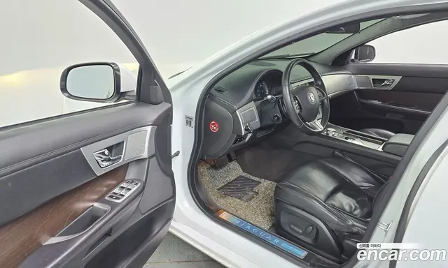 Jaguar XF 2013 2.2 автомат (гидро), миниатюра 10 Jaguar XF 2013 2.2 автомат (гидро), миниатюра 10