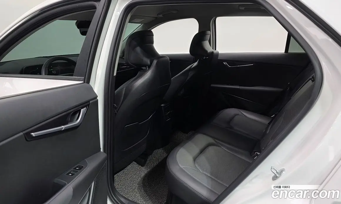 Kia Niro 2022 1.6 автомат (гидро), фото 17