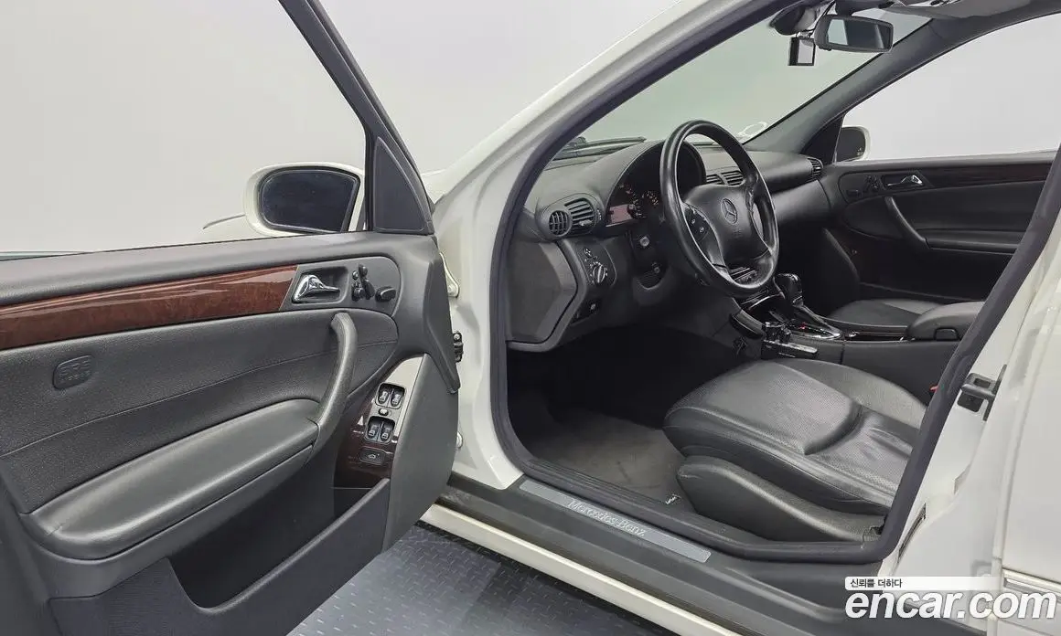 Mercedes-Benz C-Class 2004 2.6 автомат (гидро), фото 11
