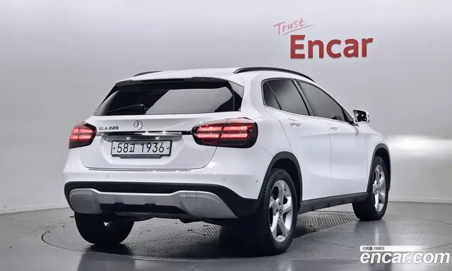 Mercedes-Benz GLA-Class 2018 2.0 автомат (гидро), миниатюра 2