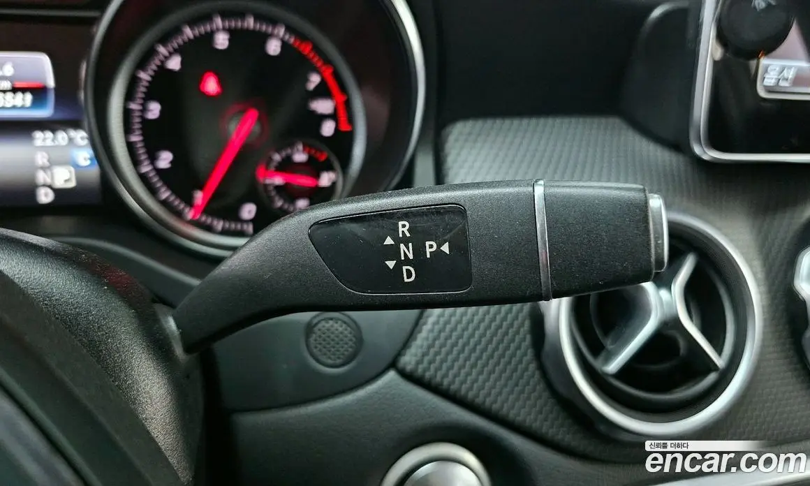 Mercedes-Benz GLA-Class 2018 2.0 автомат (гидро), фото 12