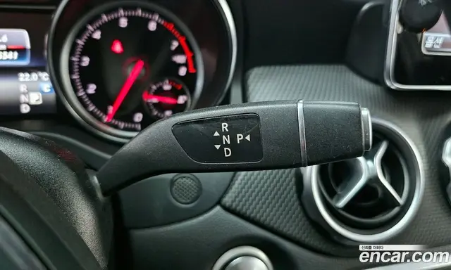 Mercedes-Benz GLA-Class 2018 2.0 автомат (гидро), миниатюра 12