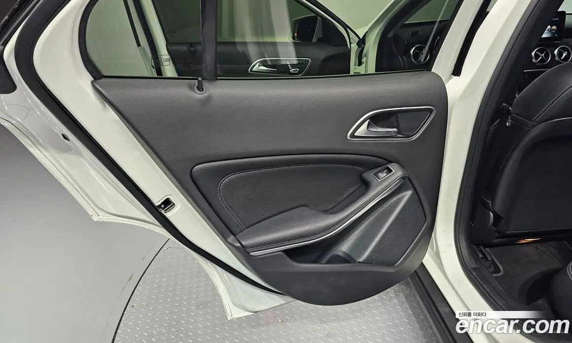 Mercedes-Benz GLA-Class 2018 2.0 автомат (гидро), фото 15