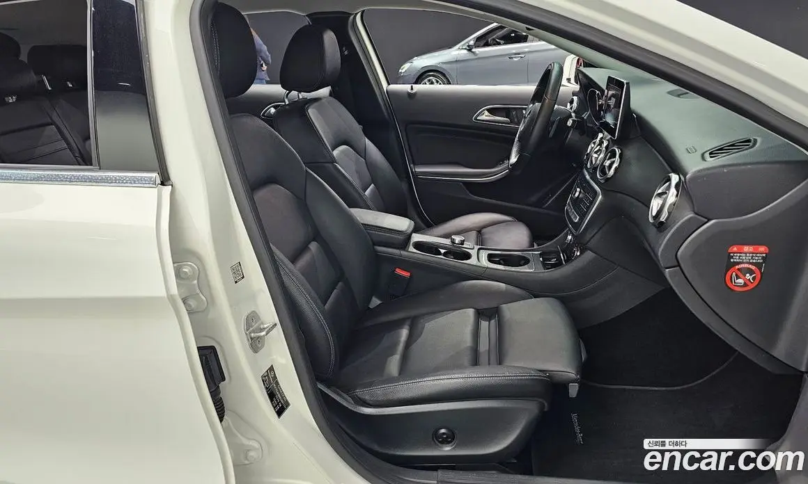 Mercedes-Benz GLA-Class 2018 2.0 автомат (гидро), фото 16