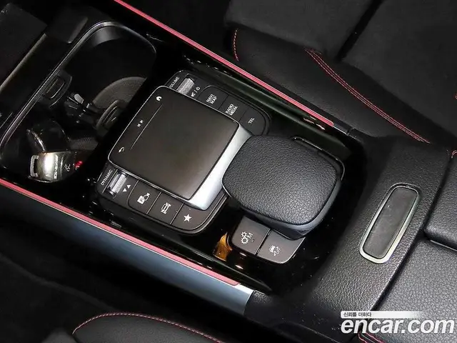 Mercedes-Benz GLA-Class 2022 2.0 автомат (гидро), миниатюра 12