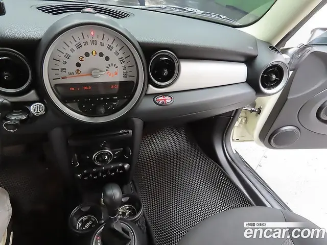 Mini Cooper 2010 1.6 автомат (гидро), миниатюра 7 Mini Cooper 2010 1.6 автомат (гидро), миниатюра 7