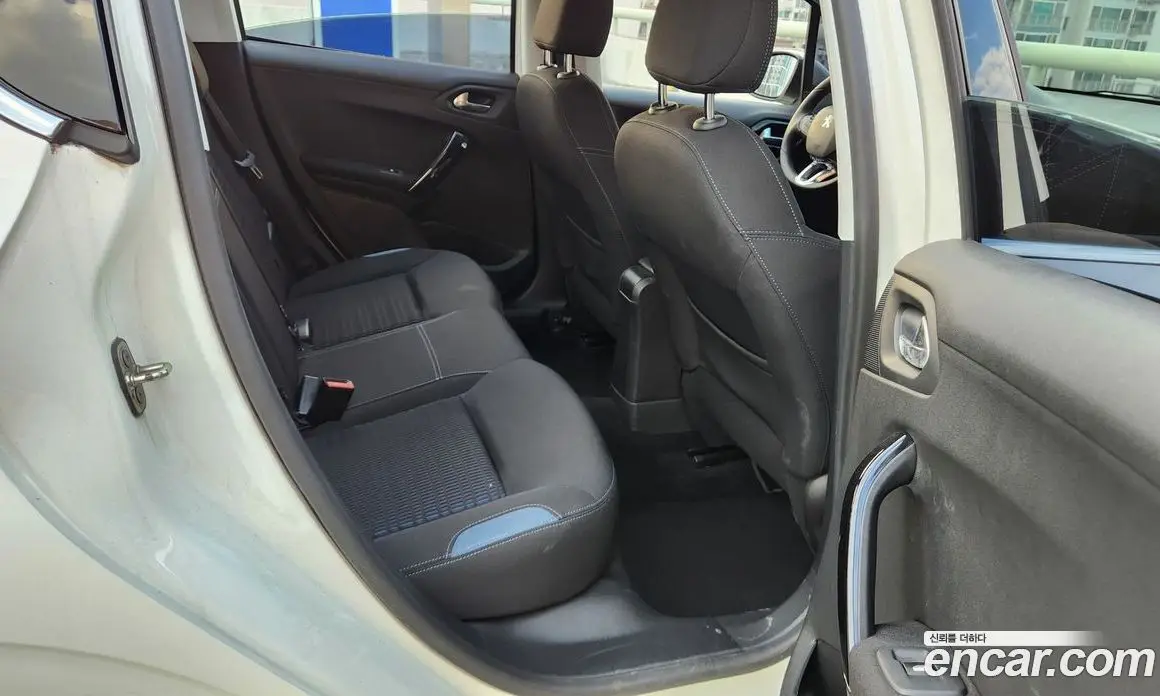 Peugeot 208 2013 1.4 автомат (гидро), фото 11 Peugeot 208 2013 1.4 автомат (гидро), фото 11