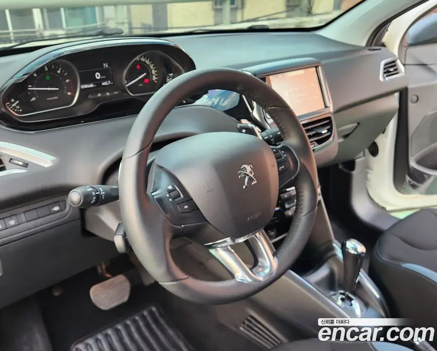 Peugeot 208 2013 1.4 автомат (гидро), фото 14 Peugeot 208 2013 1.4 автомат (гидро), фото 14