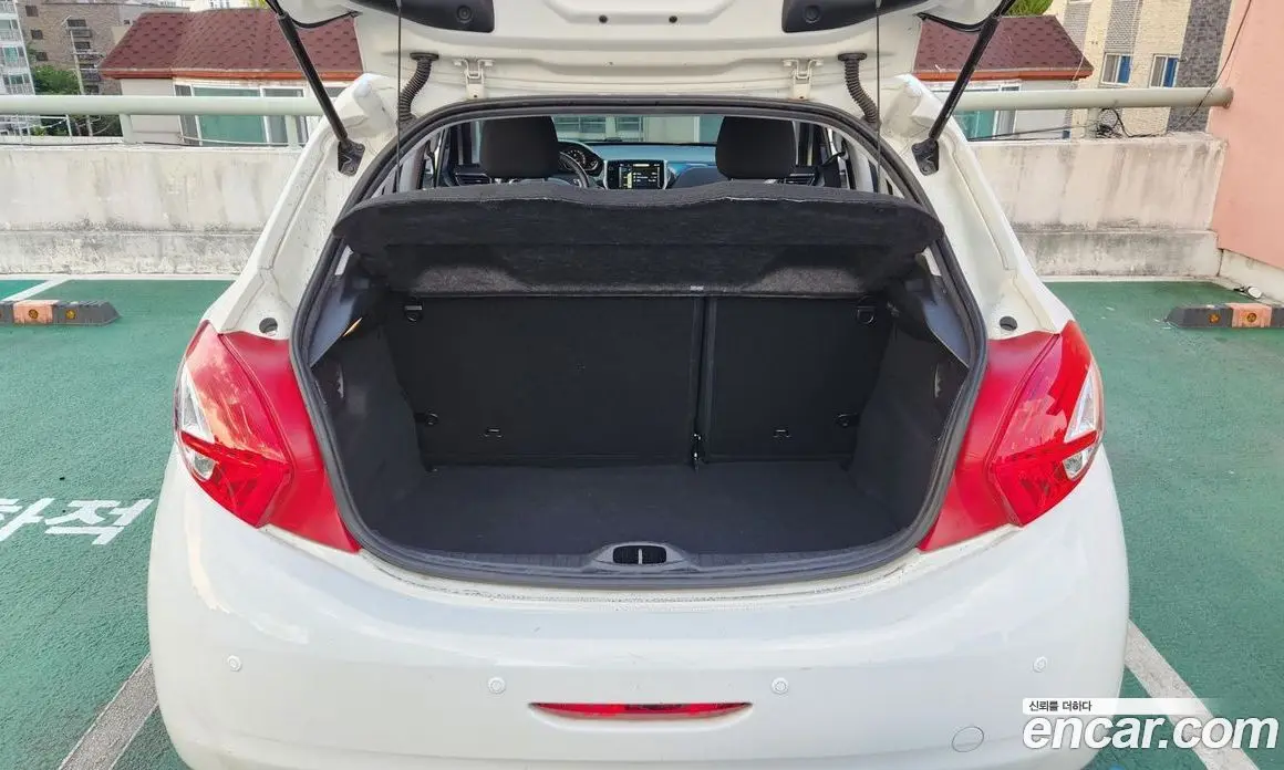Peugeot 208 2013 1.4 автомат (гидро), фото 19 Peugeot 208 2013 1.4 автомат (гидро), фото 19