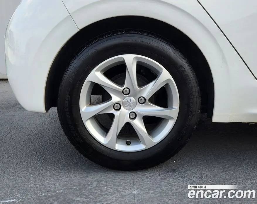 Peugeot 208 2013 1.4 автомат (гидро), фото 5 Peugeot 208 2013 1.4 автомат (гидро), фото 5