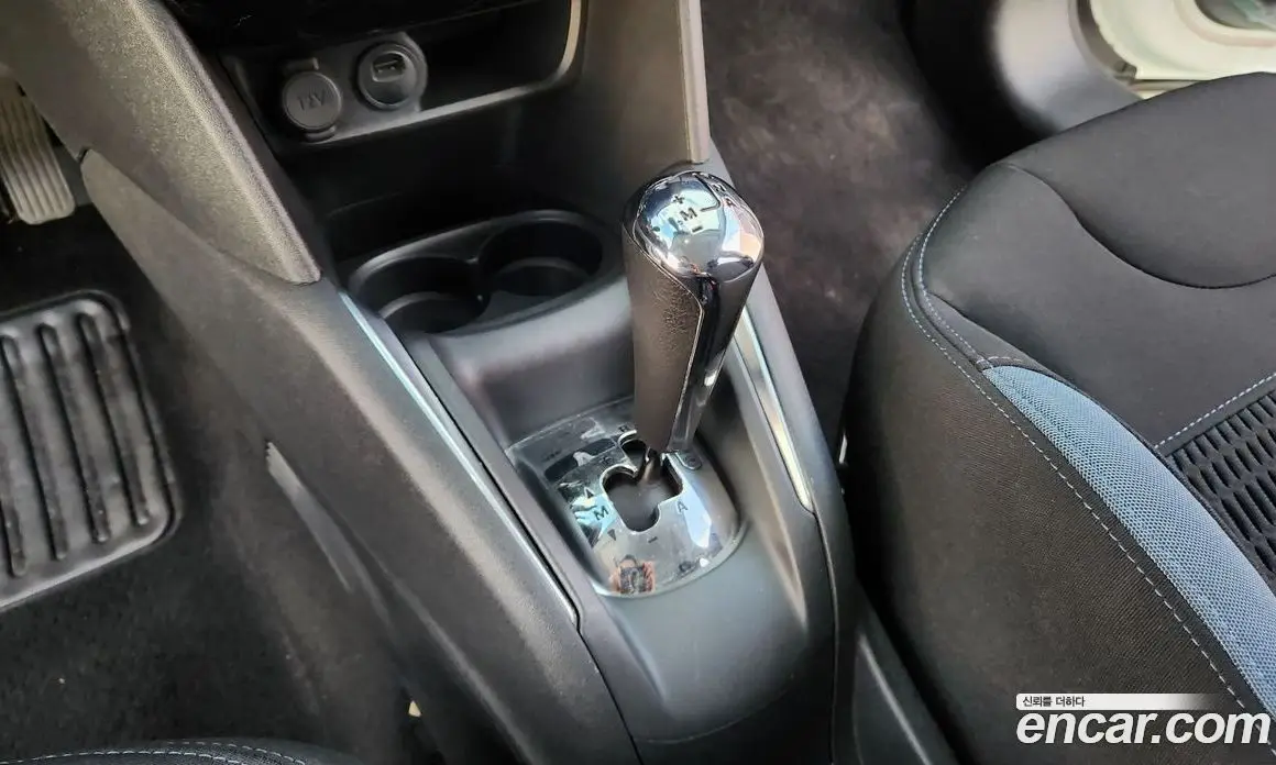 Peugeot 208 2013 1.4 автомат (гидро), фото 9 Peugeot 208 2013 1.4 автомат (гидро), фото 9