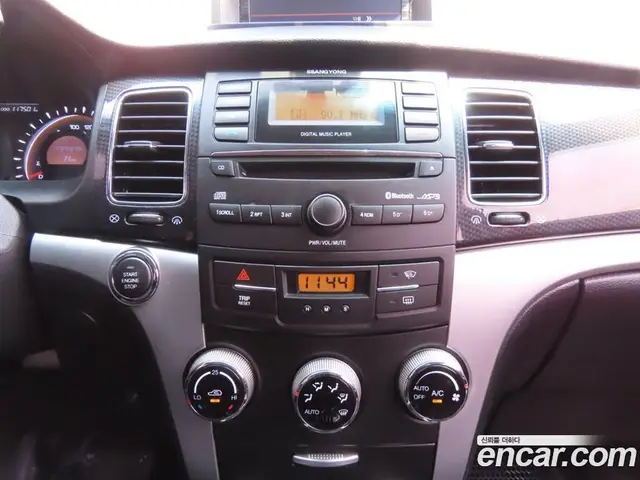 SsangYong Korando 2013 2.0 автомат (гидро), миниатюра 9