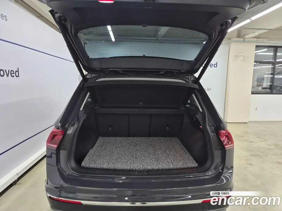 Volkswagen Tiguan 2018 2.0 автомат (гидро), фото 16 Volkswagen Tiguan 2018 2.0 автомат (гидро), фото 16