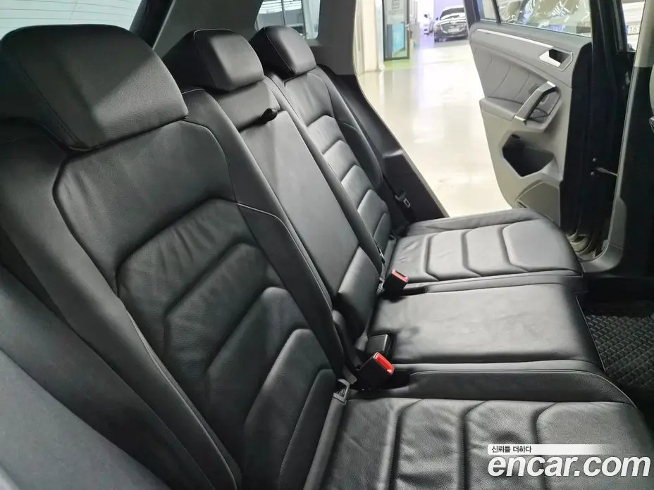 Volkswagen Tiguan 2018 2.0 автомат (гидро), фото 10 Volkswagen Tiguan 2018 2.0 автомат (гидро), фото 10