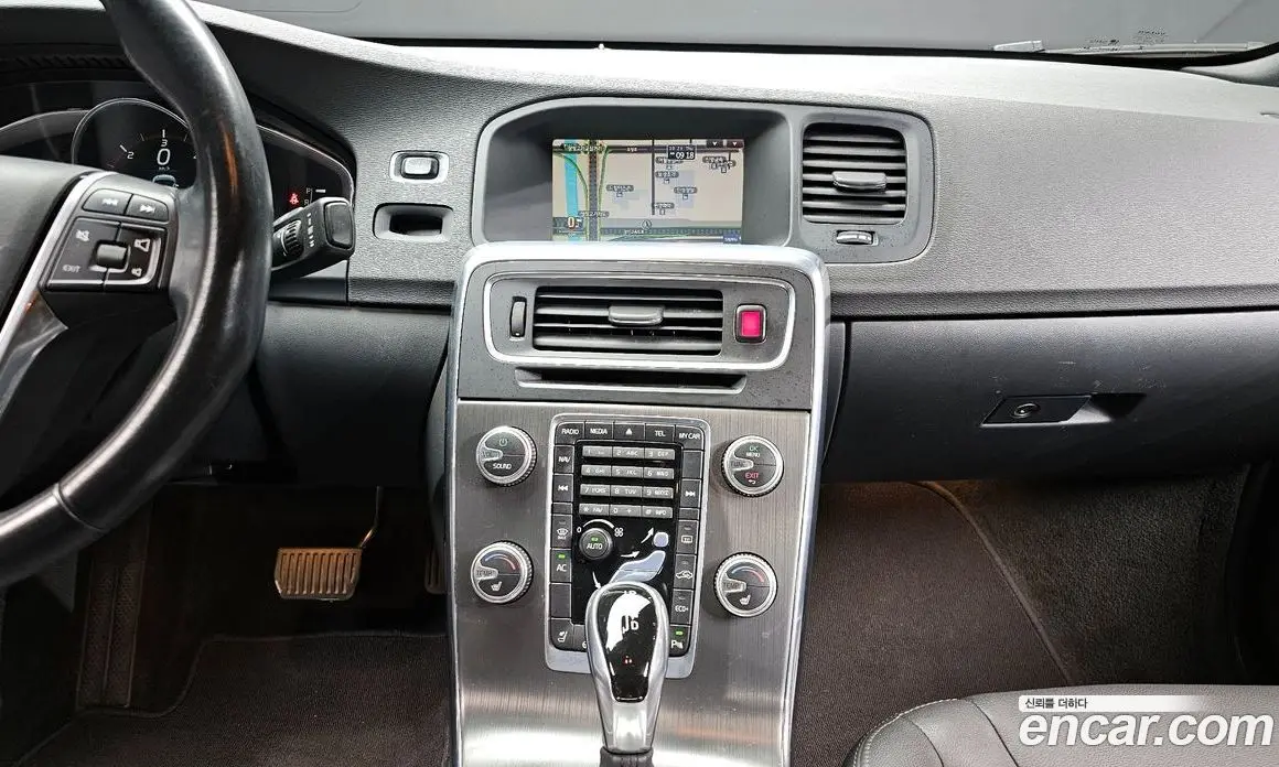 Volvo S60 2015 2.0 автомат (гидро), фото 14 Volvo S60 2015 2.0 автомат (гидро), фото 14