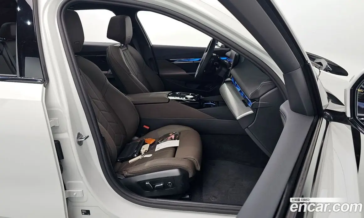 BMW 5 серия 2025 2.0 автомат (гидро), фото 10