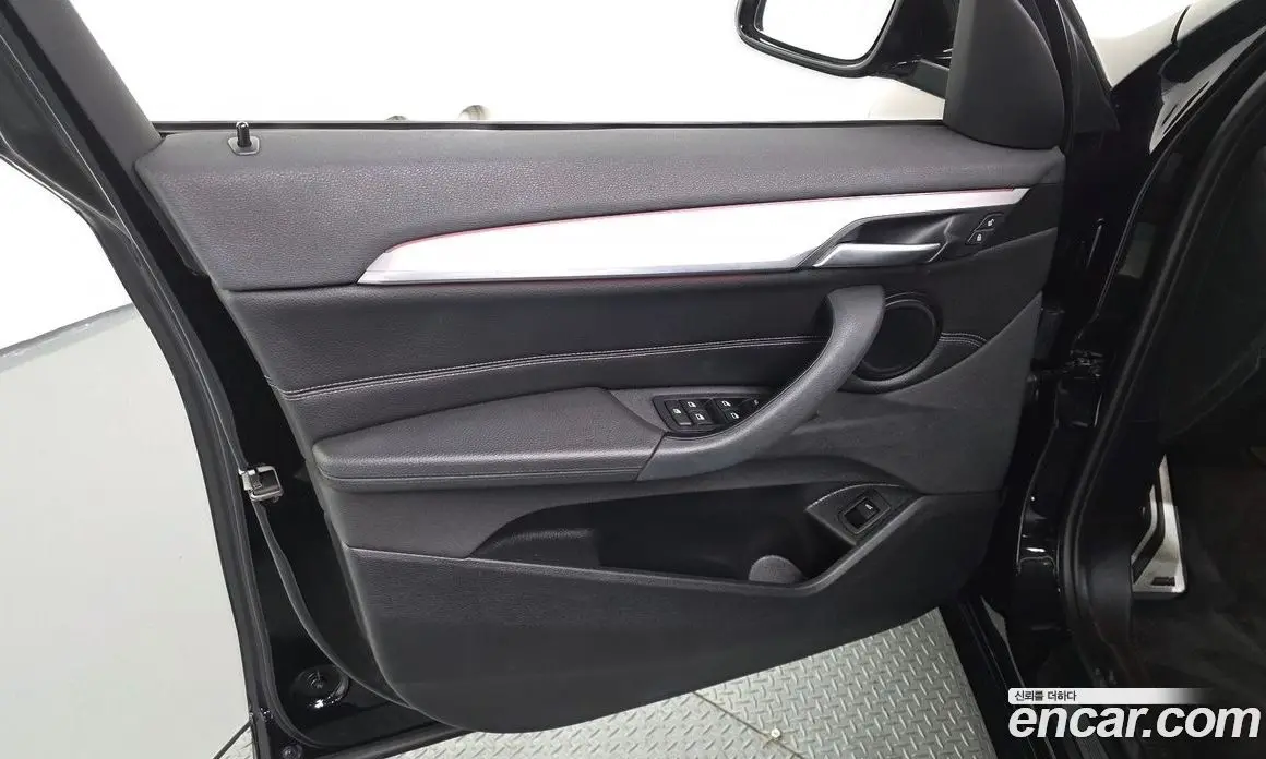 BMW X1 2022 2.0 автомат (гидро), фото 13