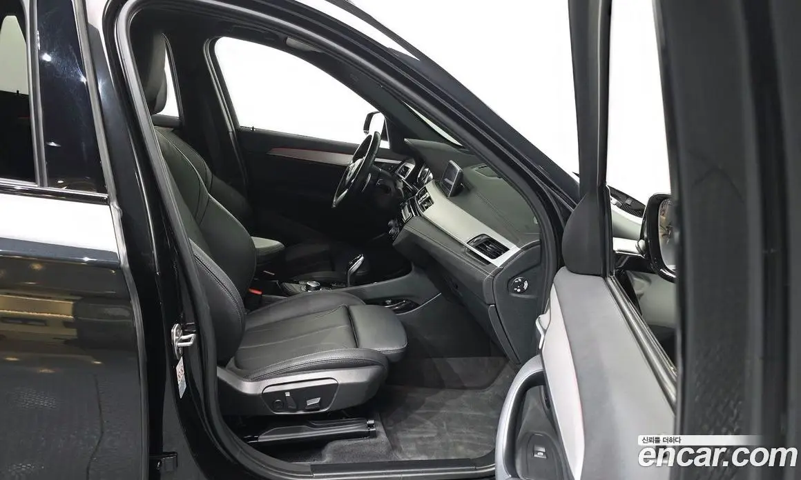 BMW X1 2022 2.0 автомат (гидро), фото 16