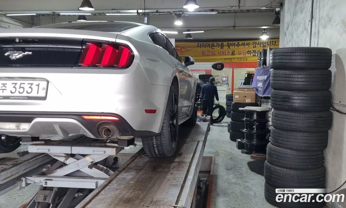 Ford Mustang 2015 2.3 автомат (гидро), фото 3 Ford Mustang 2015 2.3 автомат (гидро), фото 3
