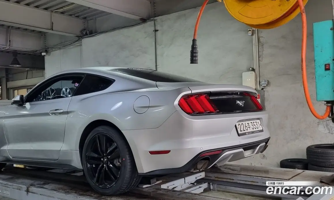 Ford Mustang 2015 2.3 автомат (гидро), фото 4 Ford Mustang 2015 2.3 автомат (гидро), фото 4