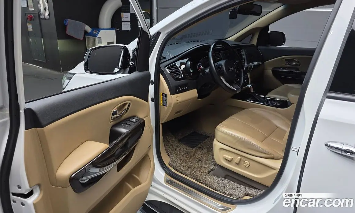 Kia Carnival 2019 2.2 автомат (гидро), фото 13