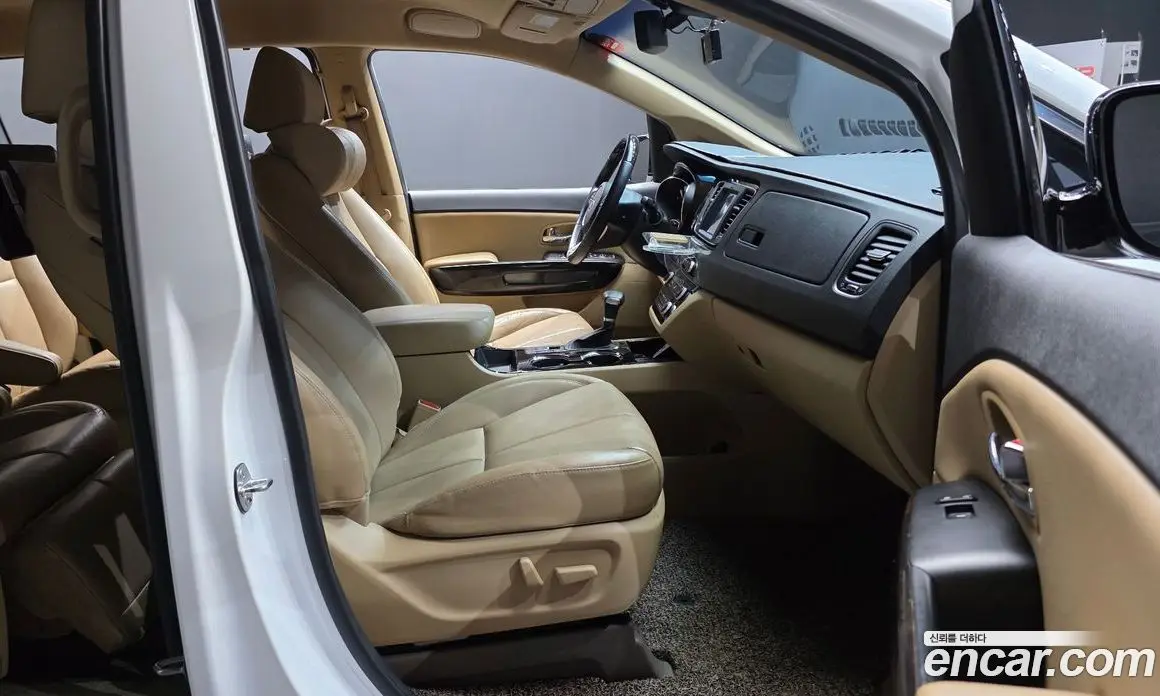 Kia Carnival 2019 2.2 автомат (гидро), фото 16