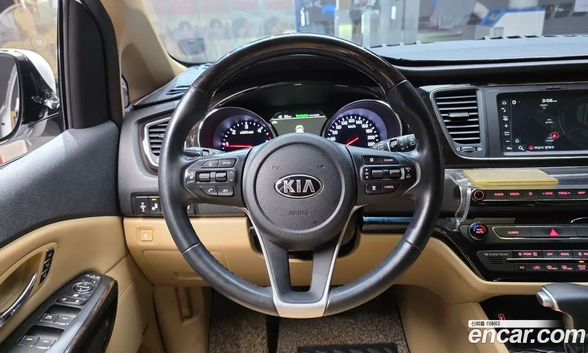 Kia Carnival 2019 2.2 автомат (гидро), фото 22