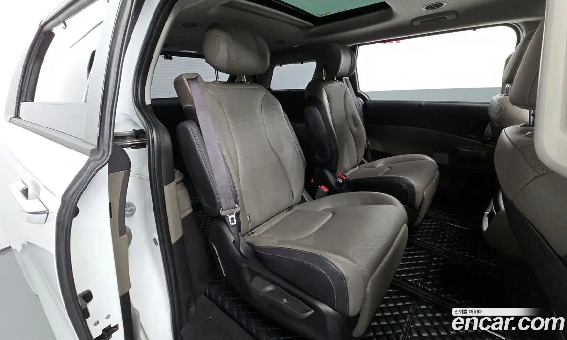 Kia Carnival 2024 2.2 автомат (гидро), фото 17 Kia Carnival 2024 2.2 автомат (гидро), фото 17
