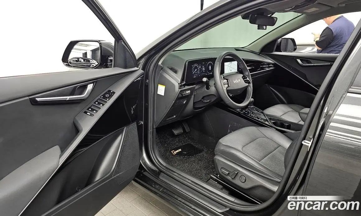 Kia Niro 2023 1.6 автомат (гидро), фото 13
