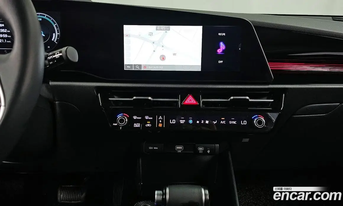 Kia Niro 2023 1.6 автомат (гидро), фото 20