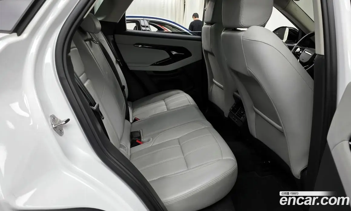 Land Rover Range Rover Evoque 2024 2.0 автомат (гидро), фото 12 Land Rover Range Rover Evoque 2024 2.0 автомат (гидро), фото 12