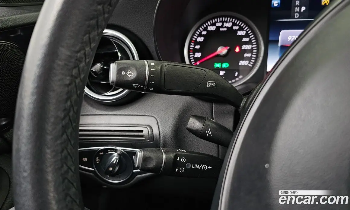 Mercedes-Benz C-Class 2018 2.0 автомат (гидро), фото 19