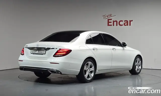 Mercedes-Benz E-Class 2018 2.0 автомат (гидро), миниатюра 2
