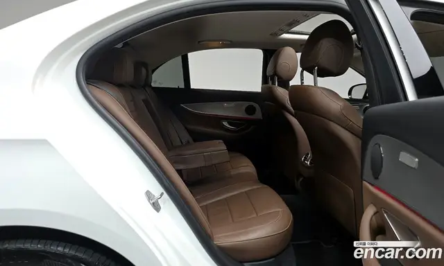 Mercedes-Benz E-Class 2018 2.0 автомат (гидро), миниатюра 12