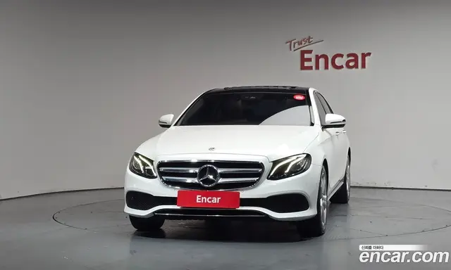 Mercedes-Benz E-Class 2018 2.0 автомат (гидро), миниатюра 3