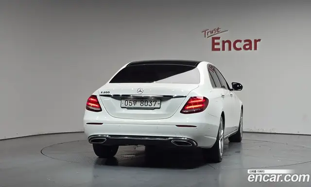 Mercedes-Benz E-Class 2018 2.0 автомат (гидро), миниатюра 4