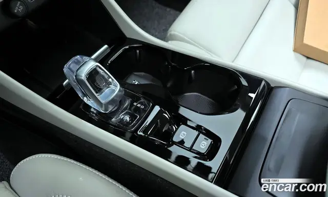 Volvo XC40 2024 2.0 автомат (гидро), миниатюра 9 Volvo XC40 2024 2.0 автомат (гидро), миниатюра 9