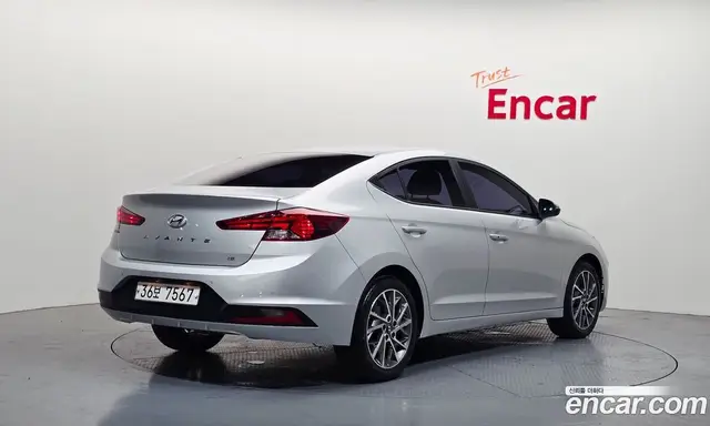 Hyundai Avante 2018 1.6 автомат (гидро), миниатюра 2