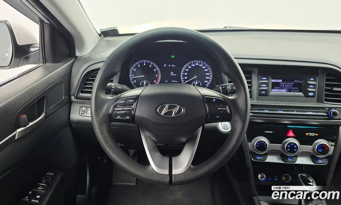 Hyundai Avante 2018 1.6 автомат (гидро), фото 15